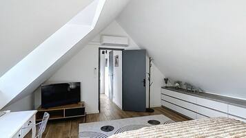 3 slaapkamers, een strijkplank/strijkijzer, internet, beddengoed