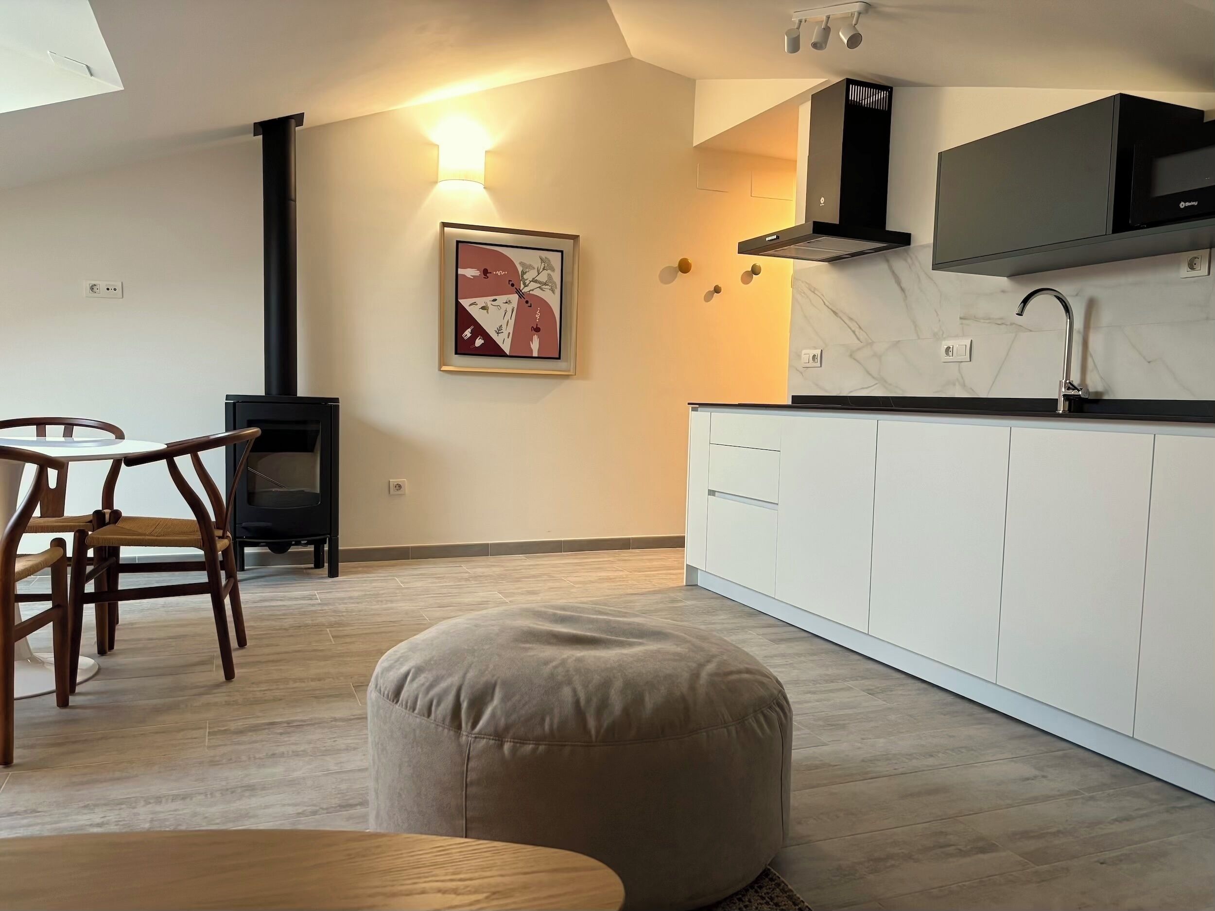 Classic Studio | Desk, free WiFi