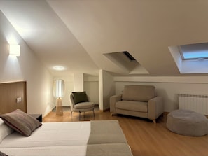 Family Studio | Desk, free WiFi