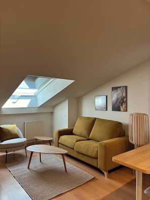 Standard Studio | Desk, free WiFi