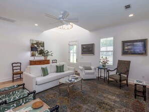 Téléviseur, foyer, bureau