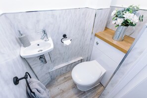 Maison, patio | Salle de bain