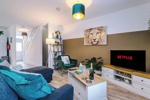 House, Patio | Living area