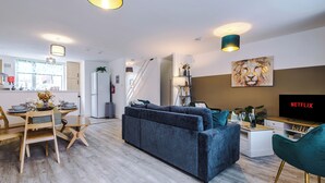 House, Patio | Living area - 34 St Anne Street (Chester)