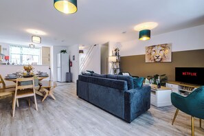 House, Patio | Living area