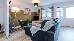 House, Patio | Living area - 34 St Anne Street (Chester)