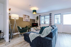 House, Patio | Living area - 34 St Anne Street (Chester)