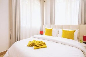 2 bedrooms, iron/ironing board, internet, bed sheets