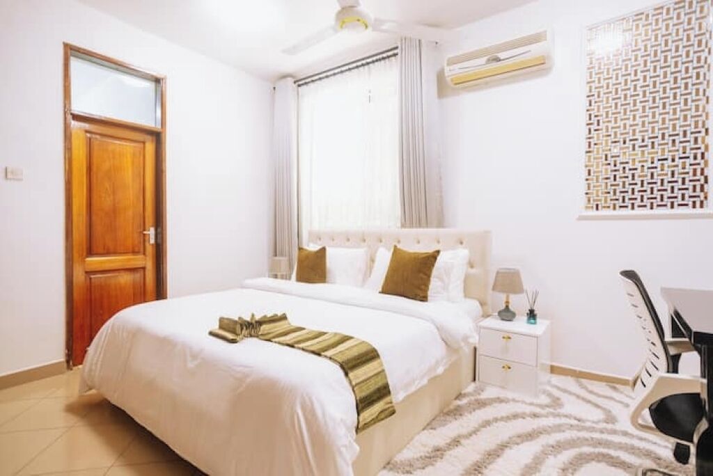 2 bedrooms, iron/ironing board, Internet, bed sheets