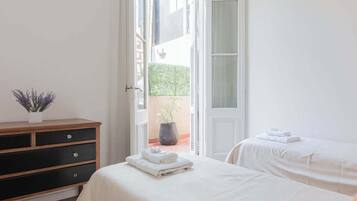 6 habitaciones, tabla de planchar con plancha, wifi y ropa de cama