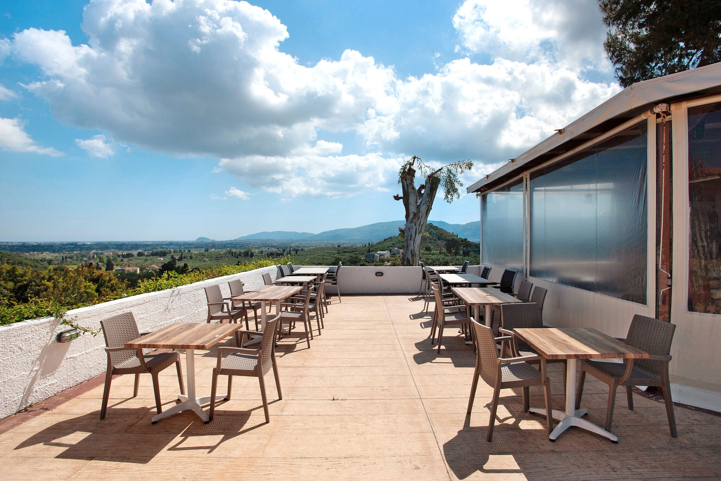 تناول الطعام بالخارج