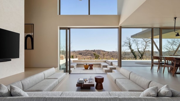 A modern living room with a large sofa, a coffee table, and a TV. - Villa bOX by Villas Guide (Brajkovici)