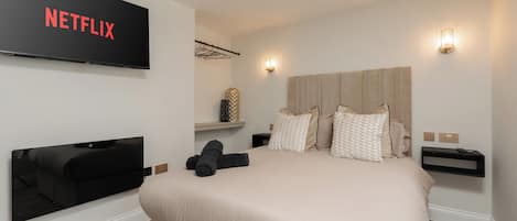 1 habitación, tabla de planchar con plancha, wifi gratis y ropa de cama