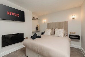 1 غرفة نوم ومكواة/لوح كي وواي فاي مجانًا وملاءات أسرّة