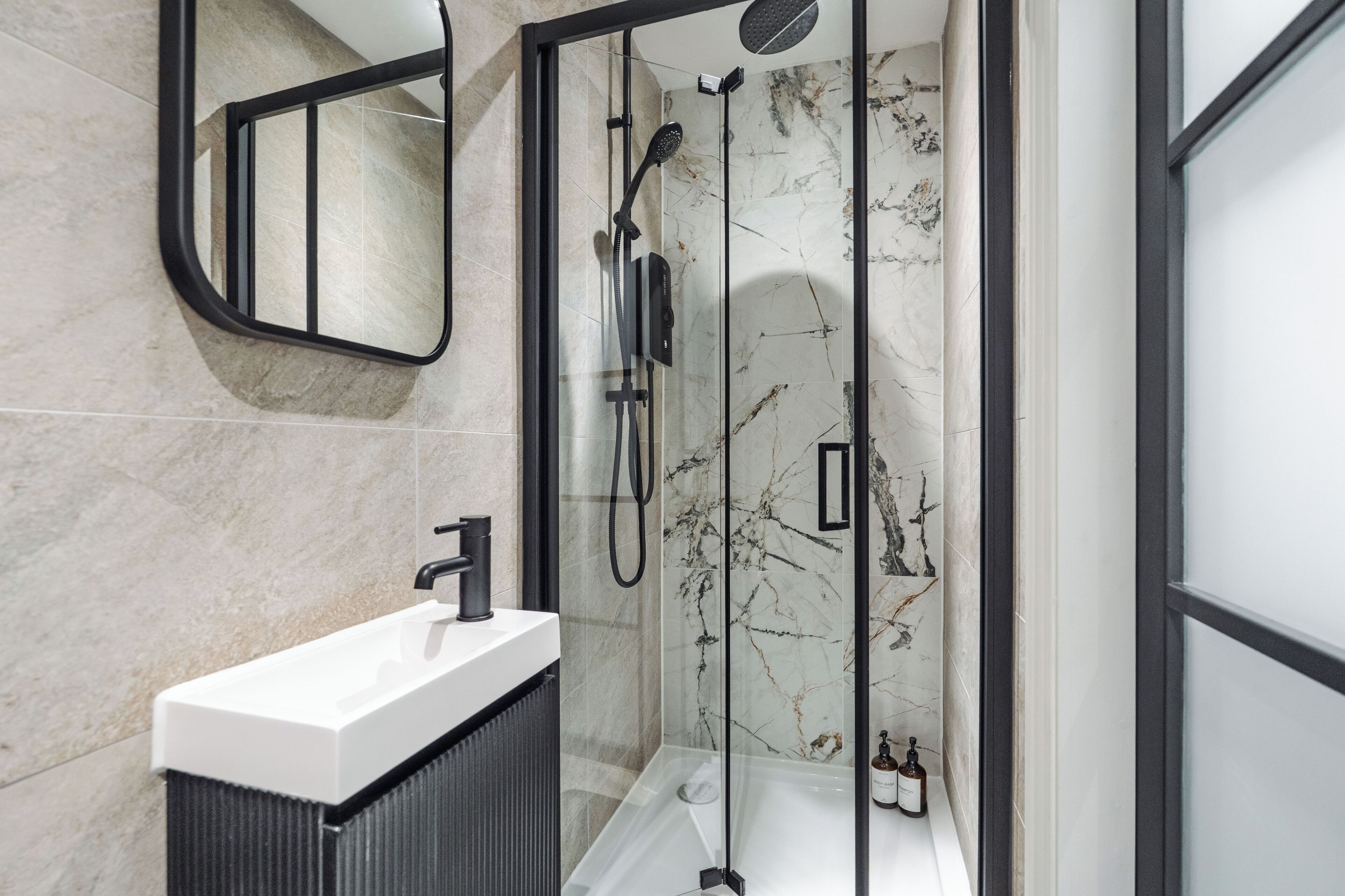 ヘアドライヤー、タオル