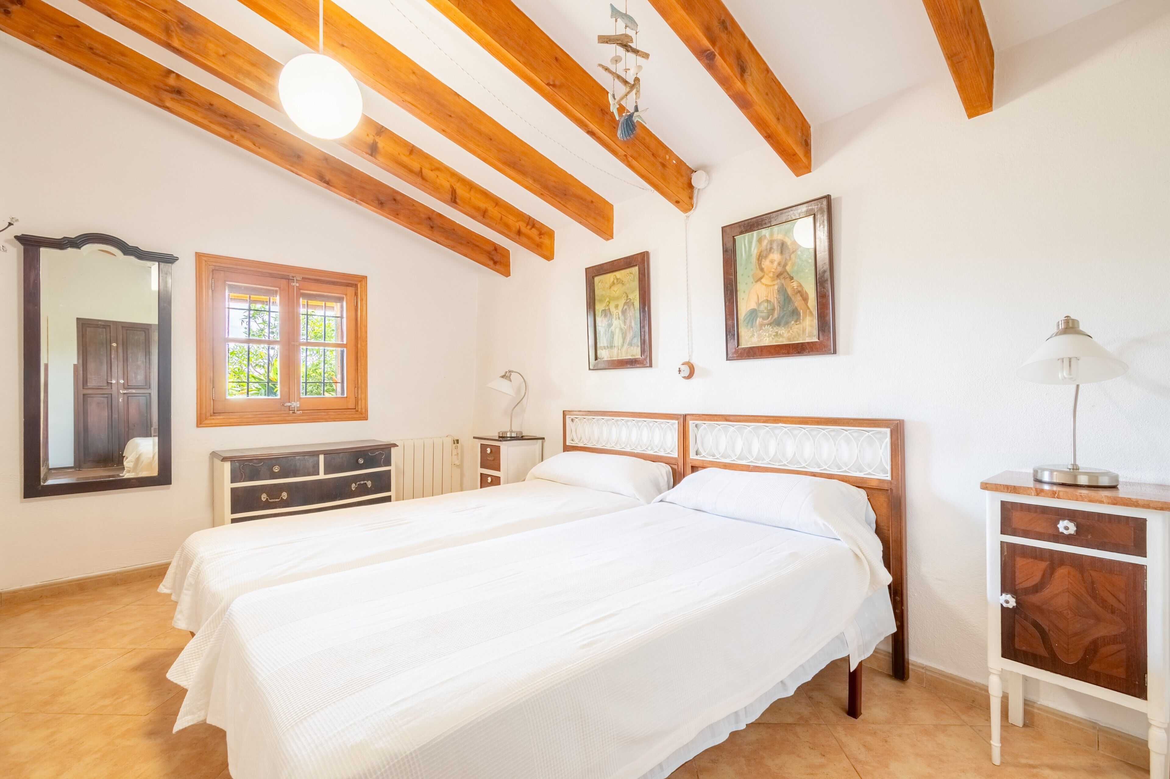 3 chambres, fer et planche à repasser, Wi-Fi, draps fournis