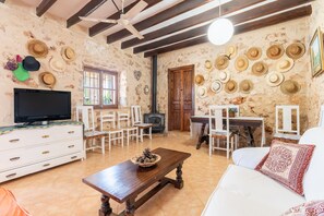 TV - In Sineu - Finca Son Matginet 1 km from the Center (Sineu)