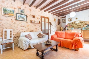 TV - In Sineu - Finca Son Matginet 1 km from the Center (Sineu)