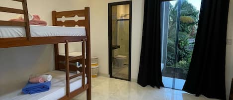 1 chambre, fer et planche Ă repasser, Wi-Fi, draps fournis
