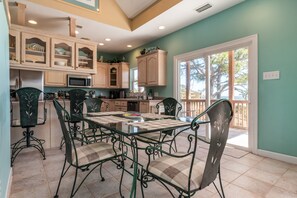 House, 4 Bedrooms | Dining