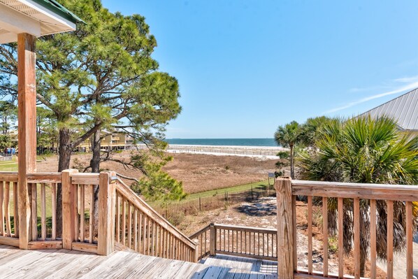 House, 4 Bedrooms | Property grounds