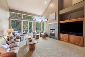 Townhome - 3 sovrum | Vardagsrum | Smart-tv