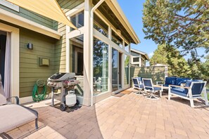 Townhome, 3 Bedrooms | Outdoor dining - Brighter Days 3 Bedroom Townhouse (Redmond)
