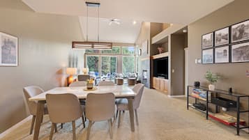 Townhouse, 3 kamar tidur | Tempat makan