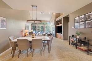Townhome, 3 Bedrooms | Dining
