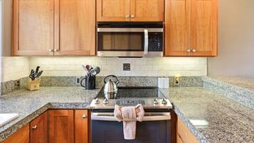 Townhouse, 3 kamar tidur | Dapur pribadi | Lemari es, oven, mesin pembuat kopi/teh, dan pemanggang roti