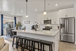 Townhome, 4 Bedrooms | Private kitchen | Fridge, oven, coffee/tea maker, toaster