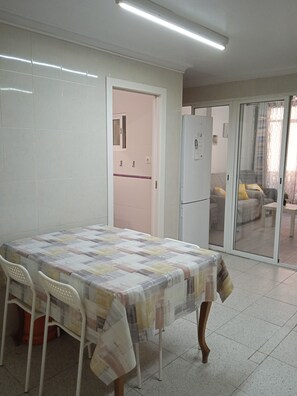 Interior - Marye's Corner (Elx)