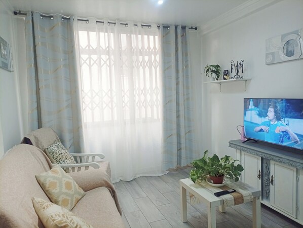 Living area - Marye's Corner (Elx)