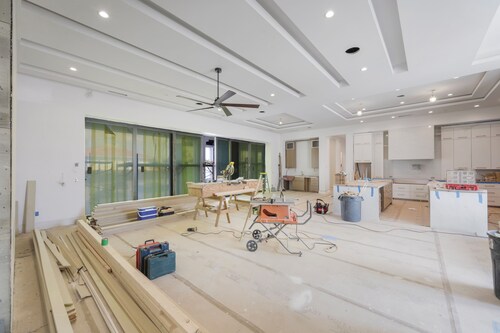 Ostentatious Home | Short Walk to Beach, Food & Fun