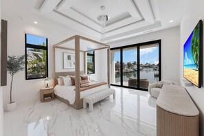 5 室のベッドルーム、デスク、アイロン / アイロン台、WiFi