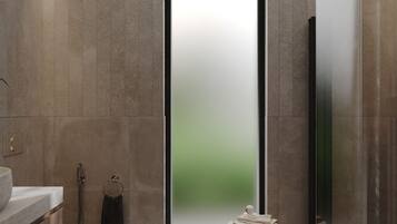 Combined shower/tub, eco-friendly toiletries, hair dryer, towels