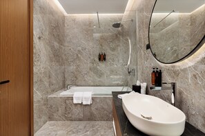 Combined shower/tub, eco-friendly toiletries, hair dryer, slippers - Terra Homes (Kolasin)