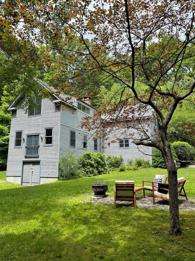 Relaxing Getaway by Lake Waramaug
