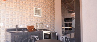 Casa com Garagem e Churrasqueira em Tima Regi o