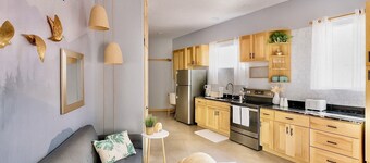 Elegant Casita, French Doors, Full Size Kitchen & W/D, Fire Pit, Patio & Sofabed