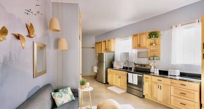 Elegant Casita, French Doors, Full Size Kitchen & W/D, Fire Pit, Patio & Sofabed