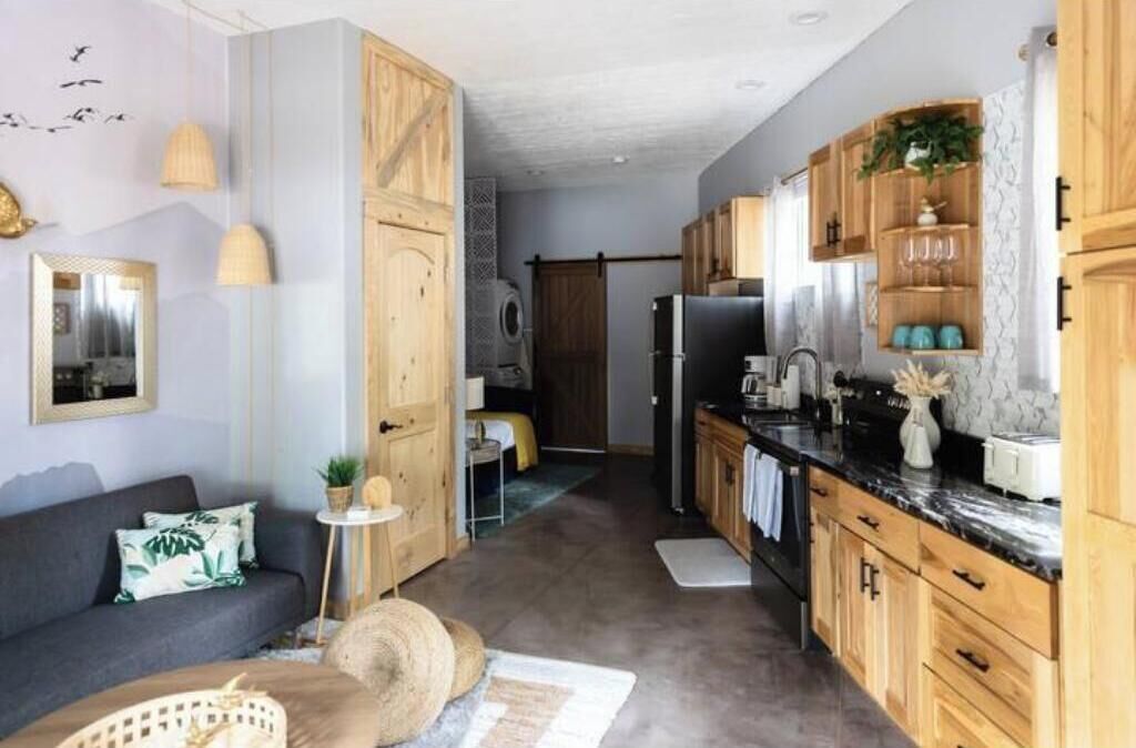 1 soverom, skrivebord, strykejern/-brett og wi-fi (inkludert)