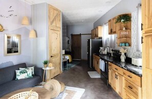 1 habitación, escritorio, tabla de planchar con plancha y wifi gratis 