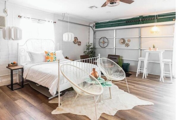 1 bedroom, desk, iron/ironing board, free WiFi