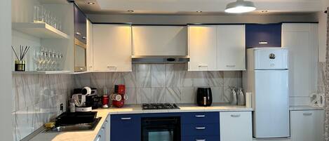 Microwave, oven, stovetop, dishwasher