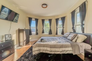 4 bedrooms, WiFi, bed sheets