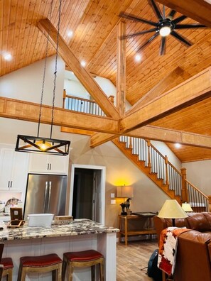 Interior - Limestone Lakehouse At The Cove (Tompkinsville)