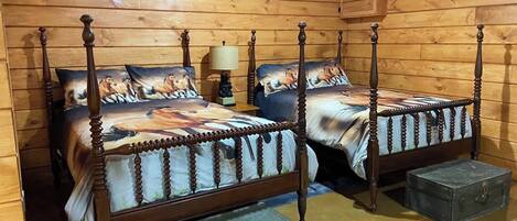 5 室のベッドルーム、セーフティボックス (室内)、デスク、アイロン / アイロン台