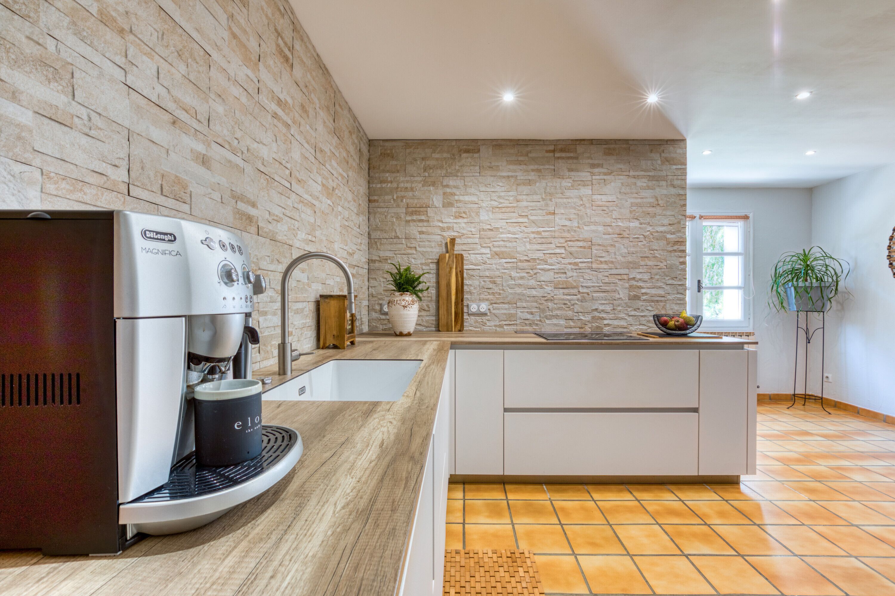 冰箱、微波炉、烤箱、炉灶