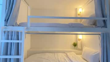 Dormitório compartilhado conforto, sacada | Wi-Fi de cortesia